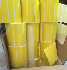 Decal tem nhãn 35x22mm , 3 tem/hàng khổ 110, cuộn 50m